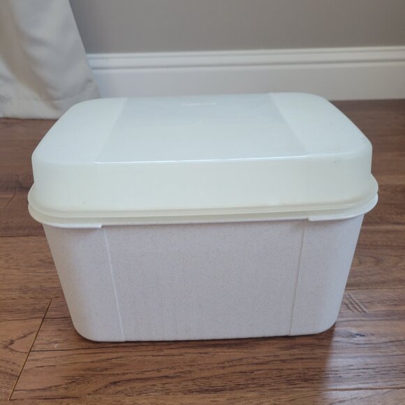 Tupperware Multi-Keeper Container 2579 With Tray And Lid Craft Art Sewing Lunch - Picture 1 of 4